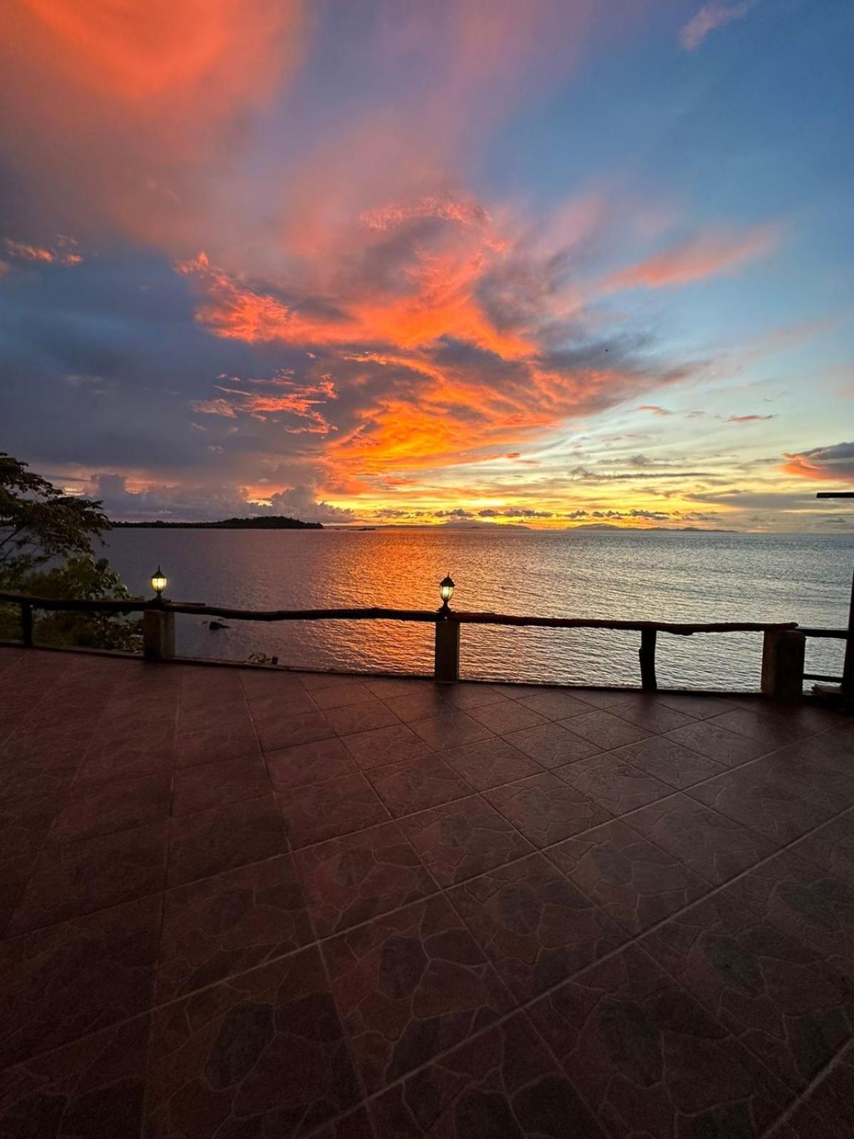 Kasuari Valley Beach Resort Соронг Экстерьер фото