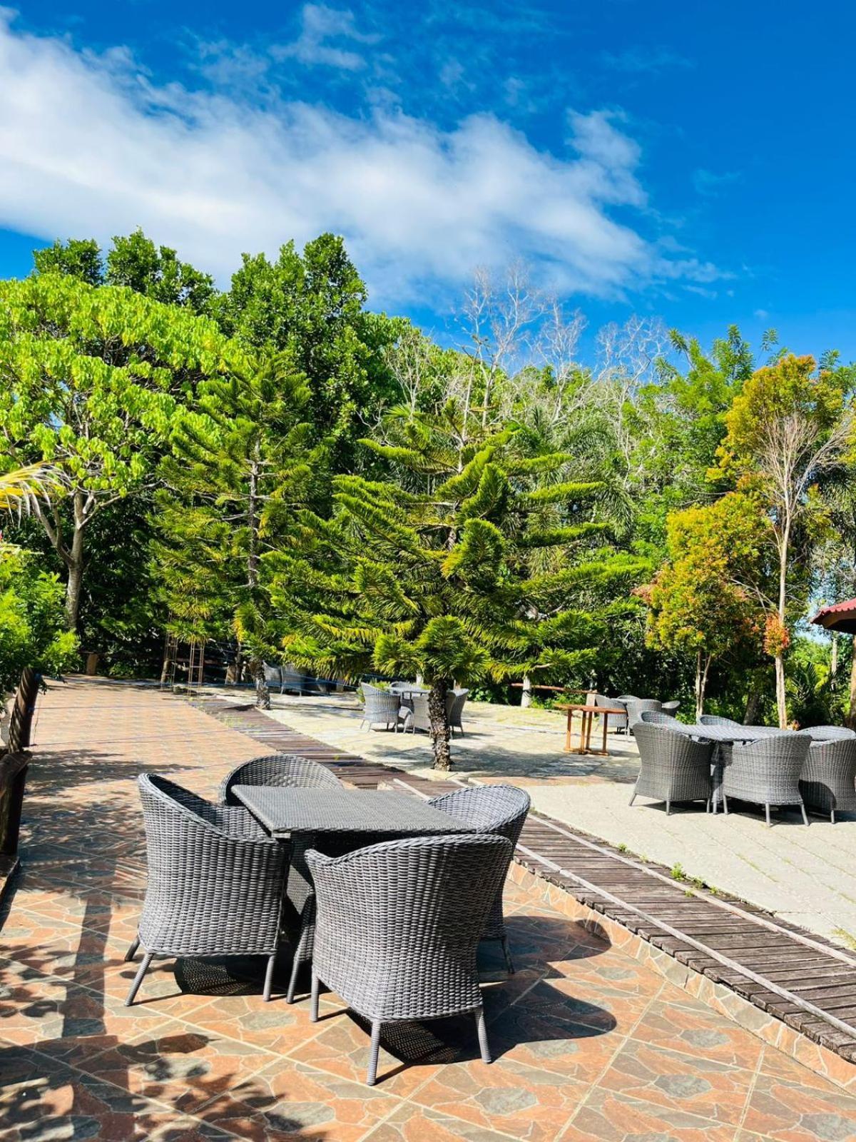 Kasuari Valley Beach Resort Соронг Экстерьер фото