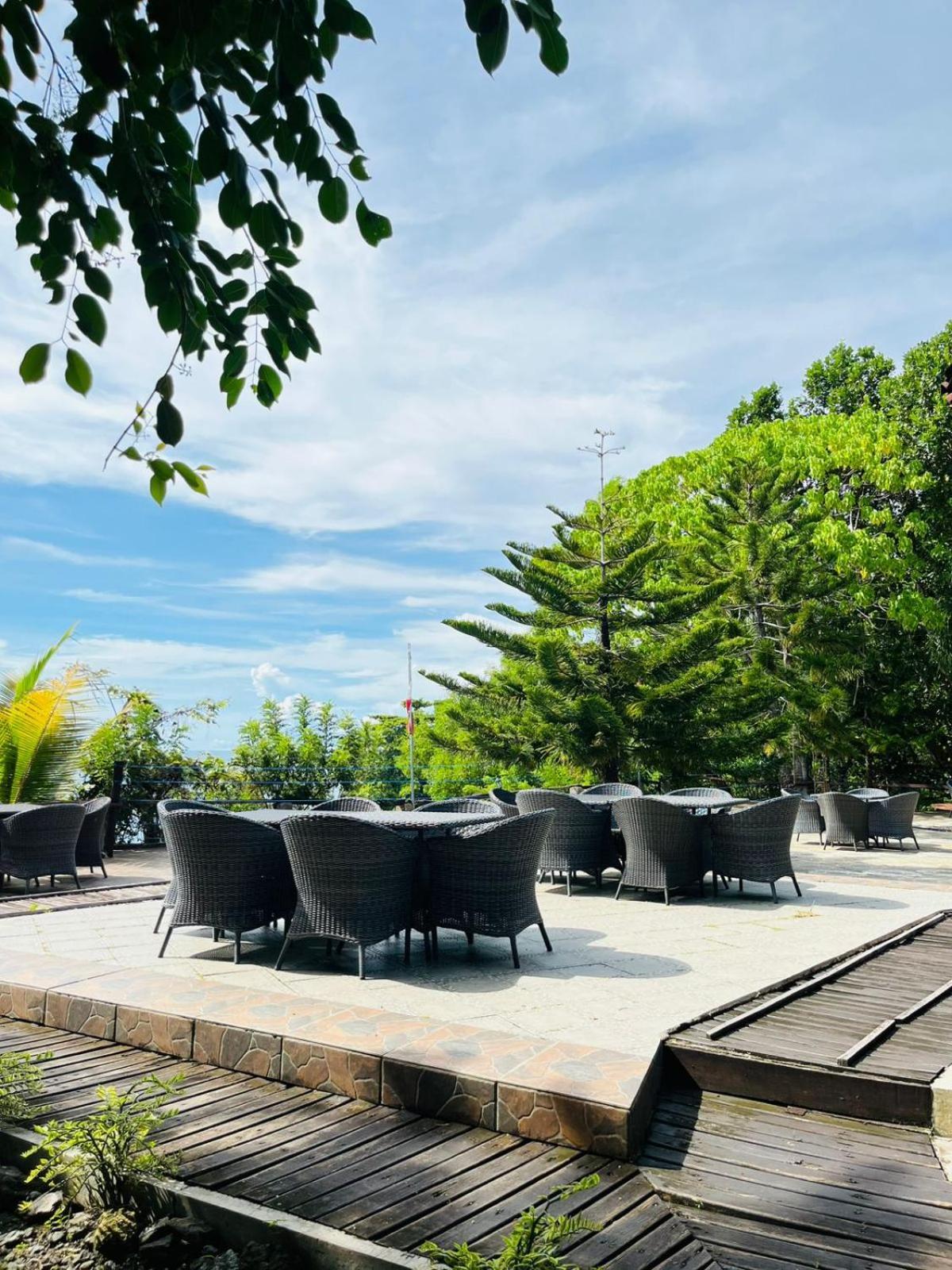 Kasuari Valley Beach Resort Соронг Экстерьер фото