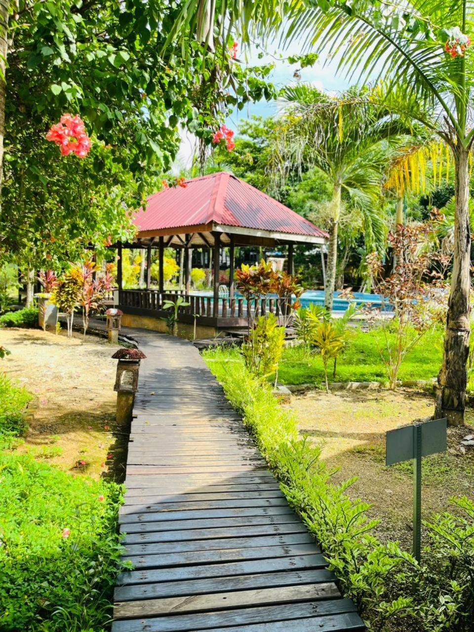Kasuari Valley Beach Resort Соронг Экстерьер фото